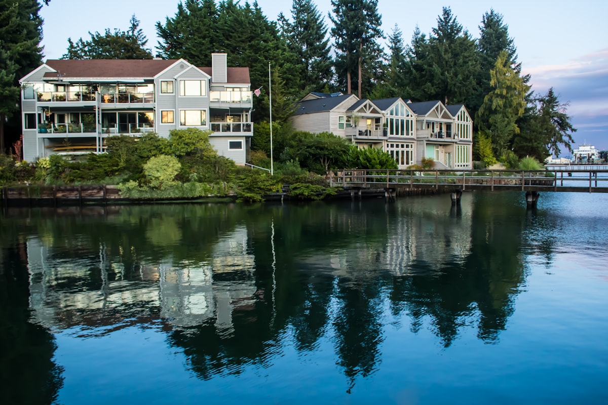 a body of water with houses along it related to Charming Stays in the Emerald City: Discovering Seattle's Best Bed and Breakfasts
