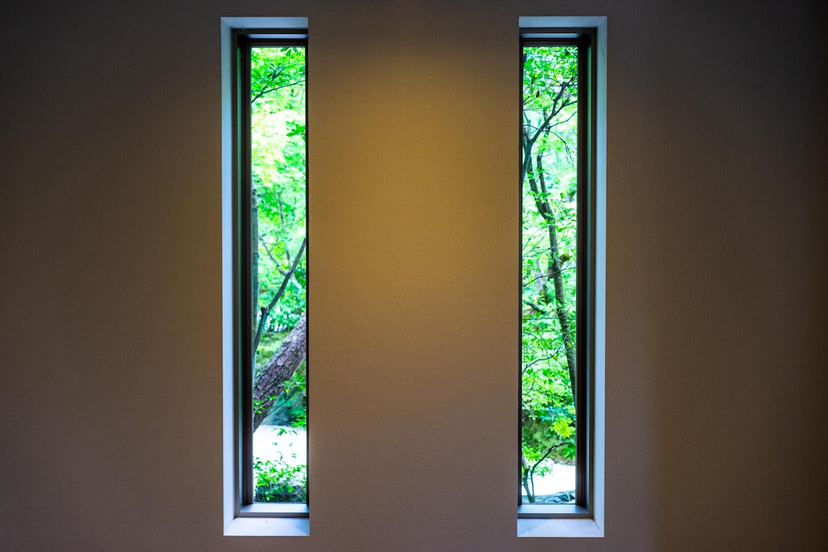 A room with two windows and a bench related to Seamless Style: A Modern Window Valance Pattern