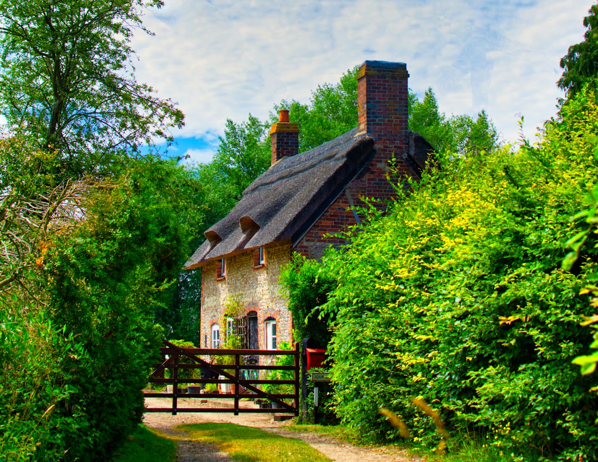 A tucked away cottage in Oxfordshire related to Enhancing Your Home with Cottage Style Valances