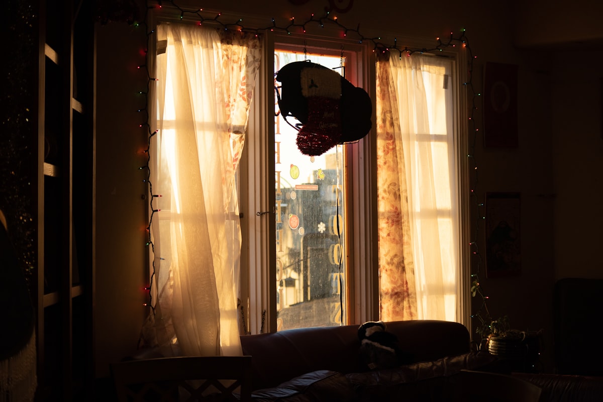 Beach cafe | instagram: @sairaphotography
https://www.instagram.com/p/Cd3g_eKJjP6/ related to Bay Window Valances