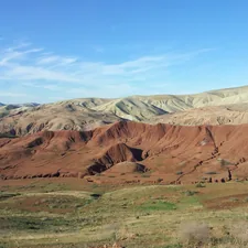 Des montagnes en plein air montre des différents unités géologiques anciennes related to Cozying Up with Red Clay Chiminea: 6 Unique Options to Consider