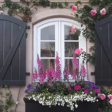 English garden-like display related to DIY Window Box Valance