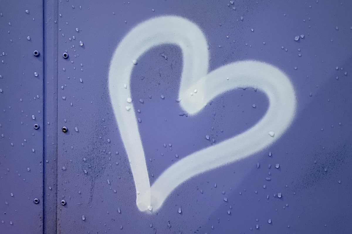 follow the white heart related to Charming Stays in the Heart of the White Mountains