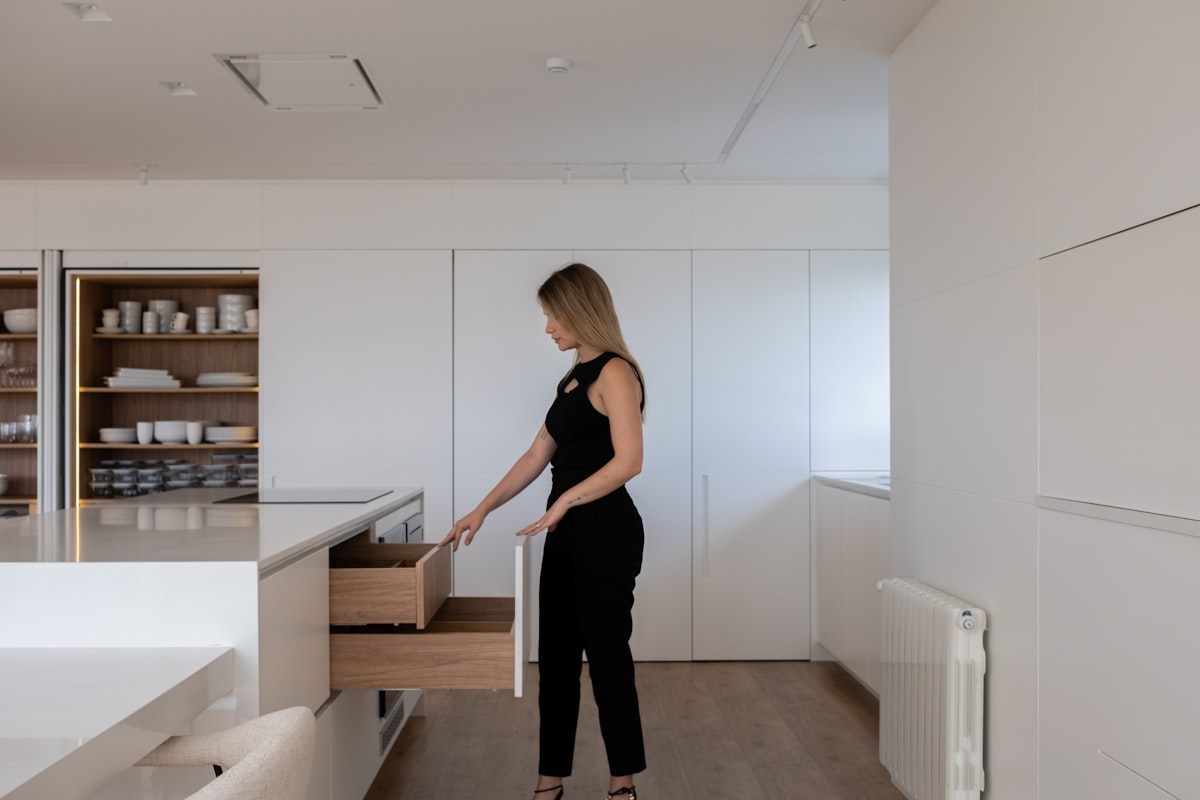 Fotografia para Nova Marcenaria Brasileira. related to Space-Saving Solutions for Modern Bedrooms