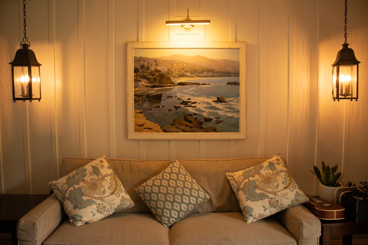 Habitación
Interior
Sala
 related to Enhance Your Seaside Decor with Seashell Matelasse Coverlets