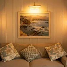 Habitación
Interior
Sala
 related to Enhance Your Seaside Decor with Seashell Matelasse Coverlets