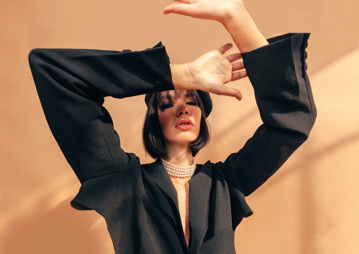 Instagram: @d.basa  related to Stylish Elegance: Making a Statement with a Black and White Striped Valance