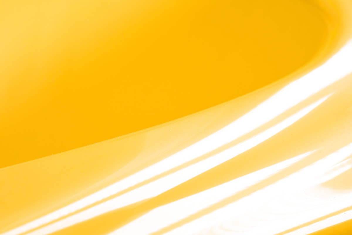 Lightning on yellow related to Yellow and White Valance