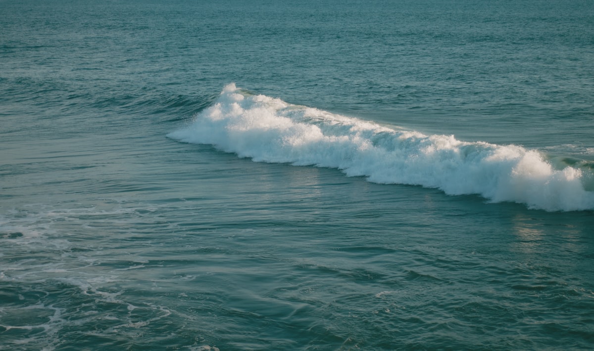 Lonely wave. related to Mastering the Bed Head Look: Makin' Waves with Effortless Style