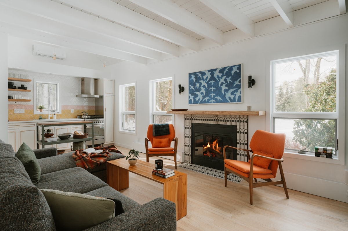 Modern cabin interior 2/2 (IG @clay.banks) related to Cozy Retreats: Every Girl's Dream Bedding Collection