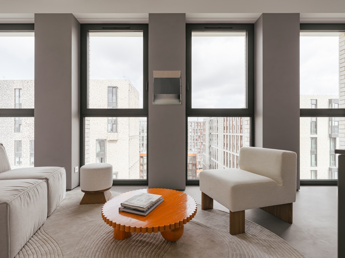 Modern living room with windows and neutral colors. related to Brighten Up Your Space with a Grey and Yellow Valance