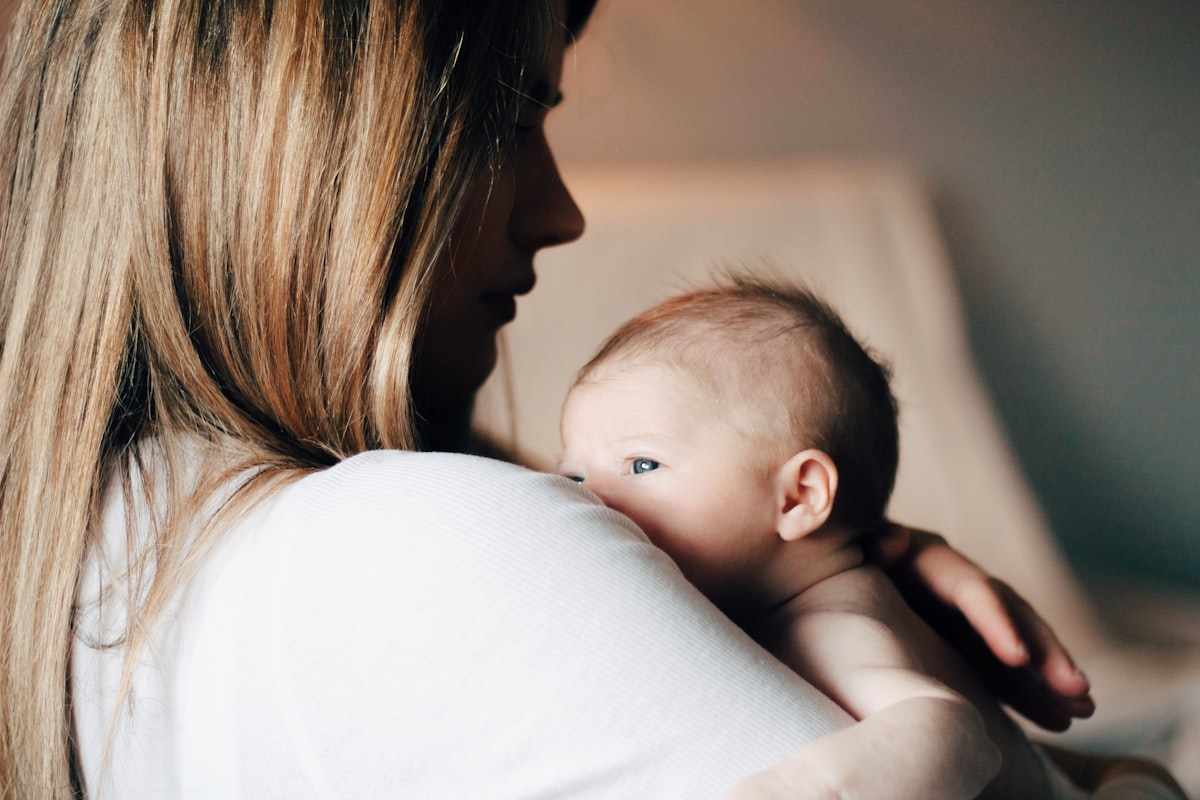 Newborn related to When to Transition Your Baby to a Toddler Bed