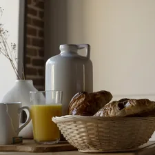 Petit déjeuner parfait related to Ballaine House Bed and Breakfast: A Hidden Gem of Comfort and Charm