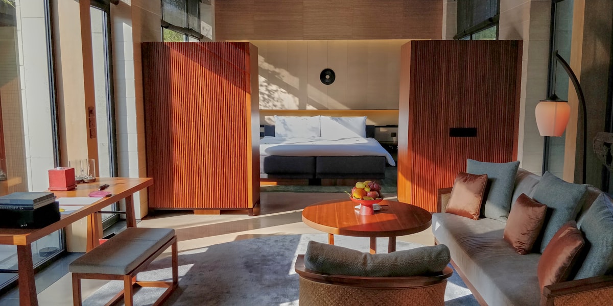 Please link to reisetopia.de or suitespot.fr when featuring the image - or tag @reisetopia / @suitespotfr related to The Ultimate Sofa Couch Bed Guide