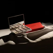 Product shot related to The Ultimate Guide to Eyelash Extension Beds