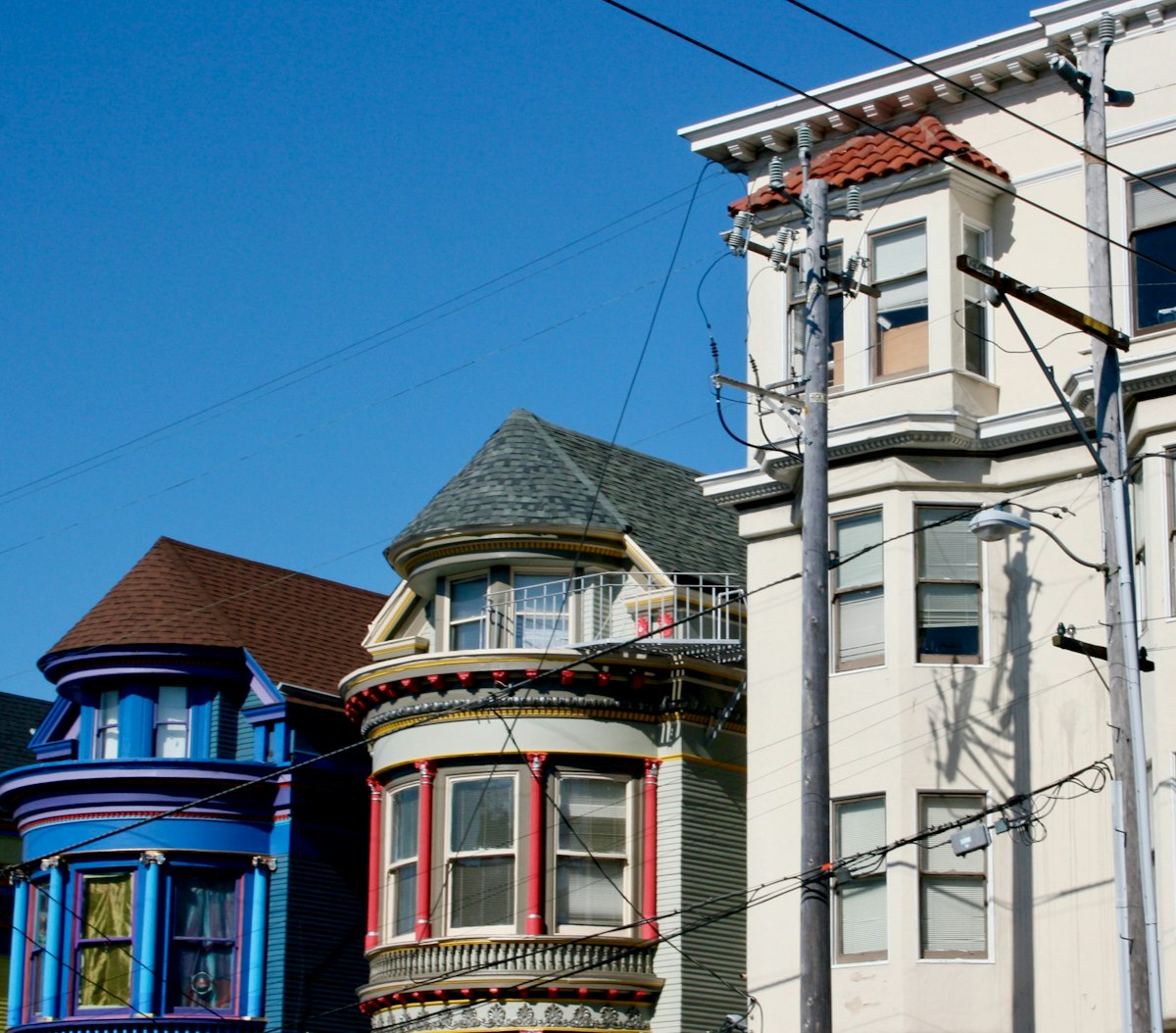 San Francisco State of Mind. related to Elevating Your Bay Window with a Stunning Valance