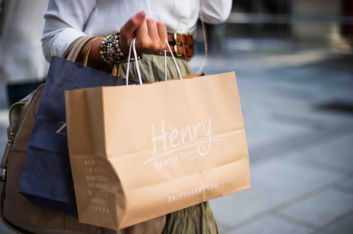 Shopping bag related to Discover the Best Shopping Experience in Kissimmee