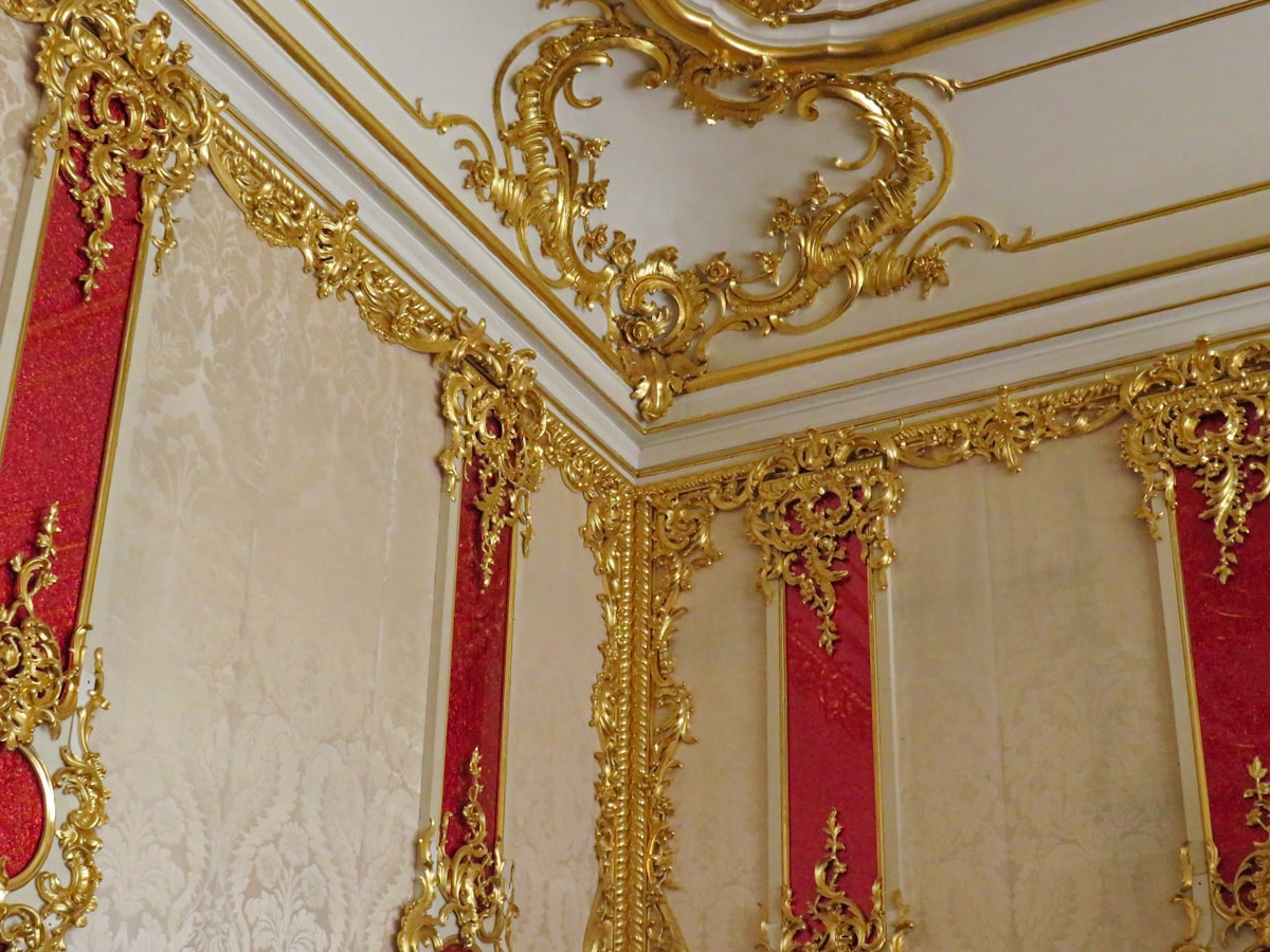 The gold corner of The Crimson Pillar Room in The Catherine Palace in Tsarskoe Selo related to Tuscan Style Valances: Elegance and Warmth for Your Home
