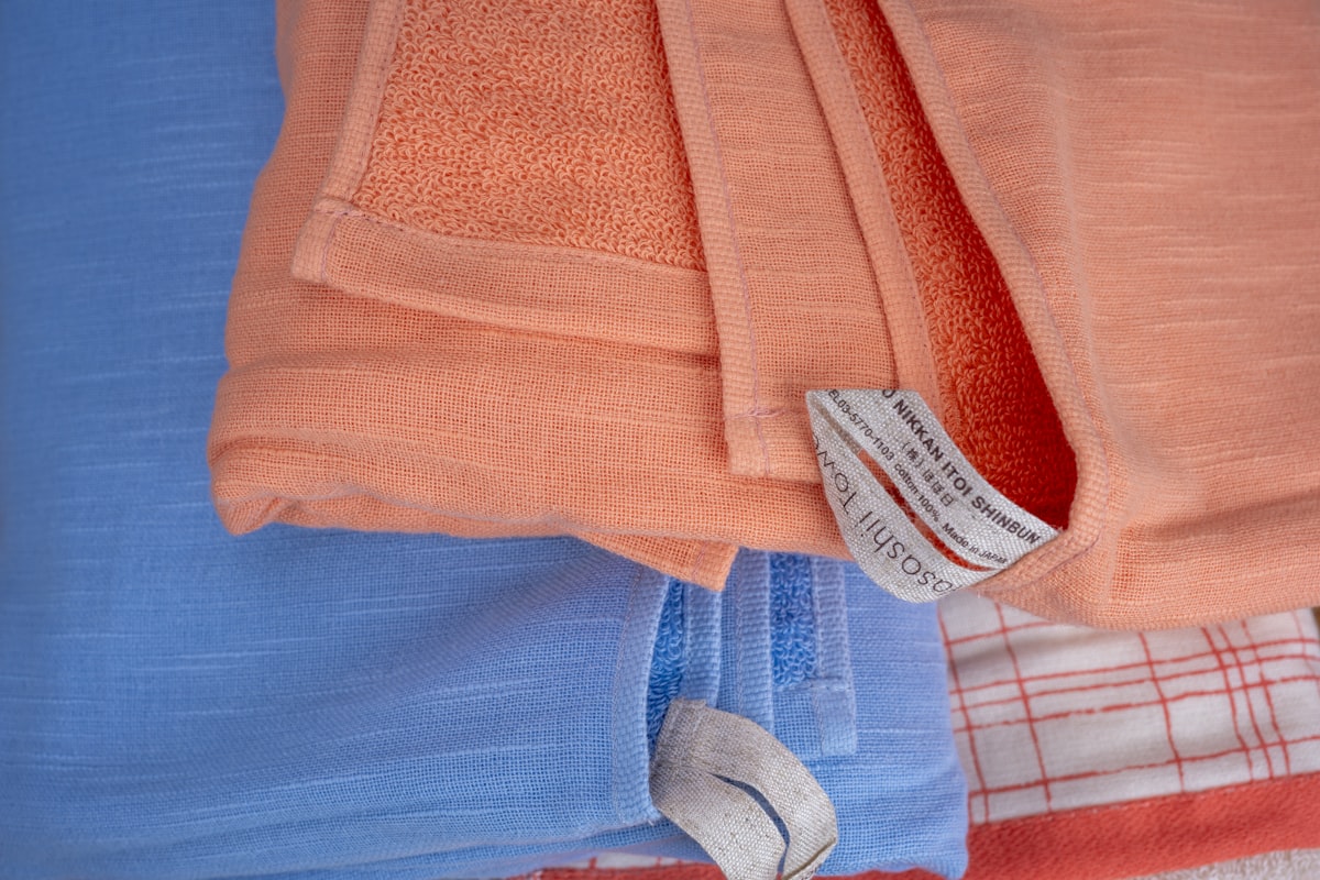 やさしいタオル related to Dive into a Dream: Coral and Turquoise Bedding Collection